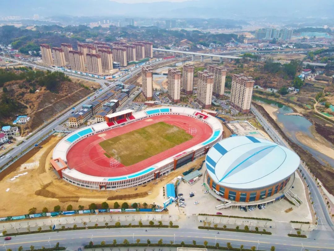 安庆市岳西县天堂镇叶坂社区建设中的大别山(岳西)体育中心.吴均奇 摄