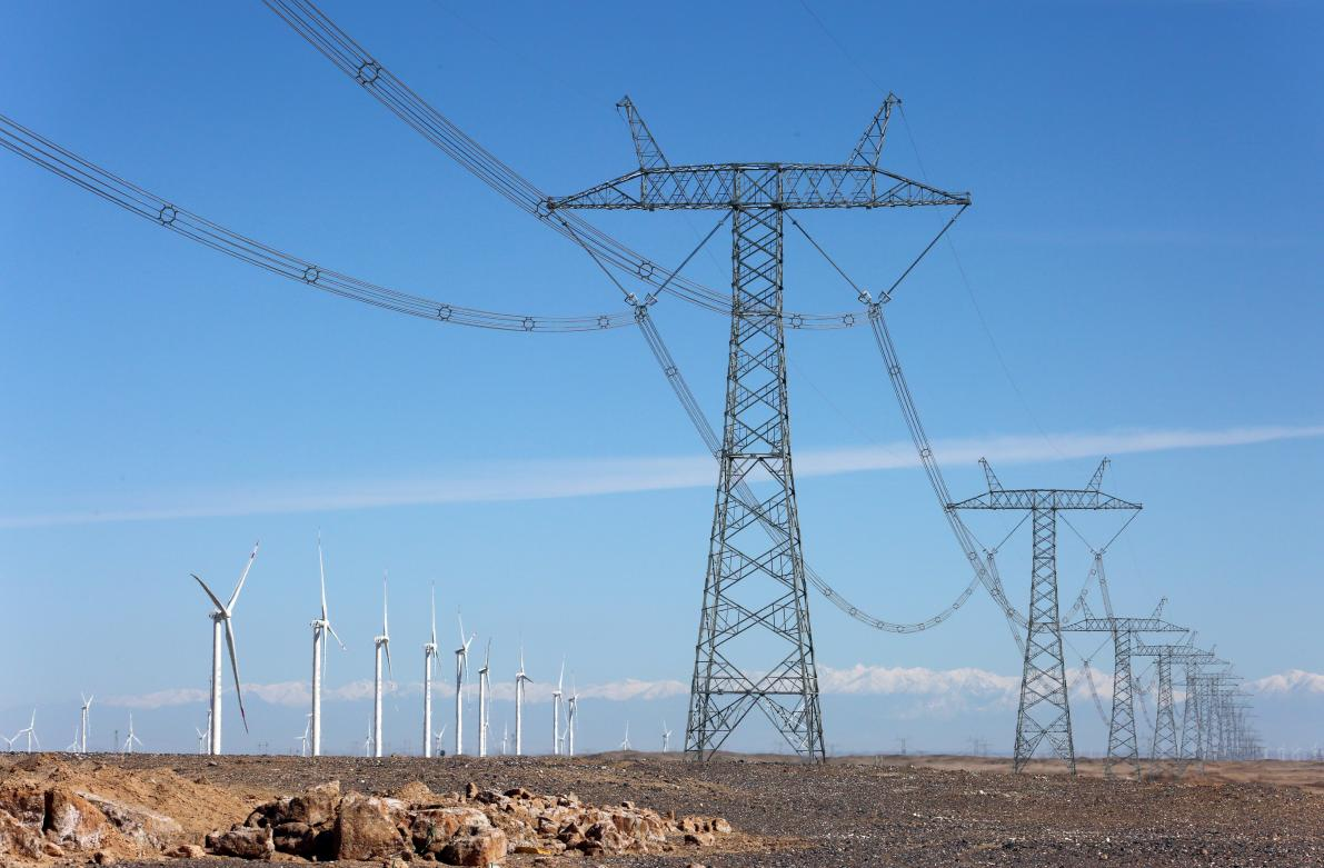 750千伏输电线路横穿南疆巴音布鲁克草原,环境生态和谐共生.