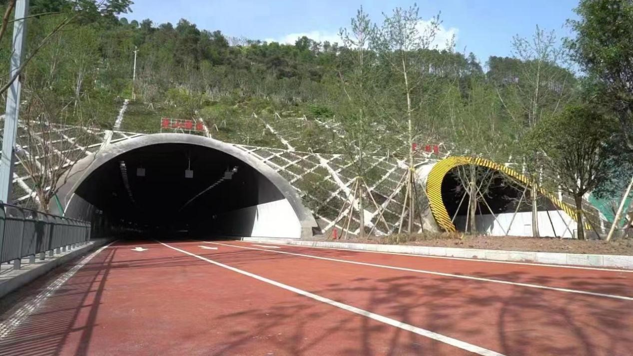 重庆空港新城春华大道北延伸段鹿山隧道.