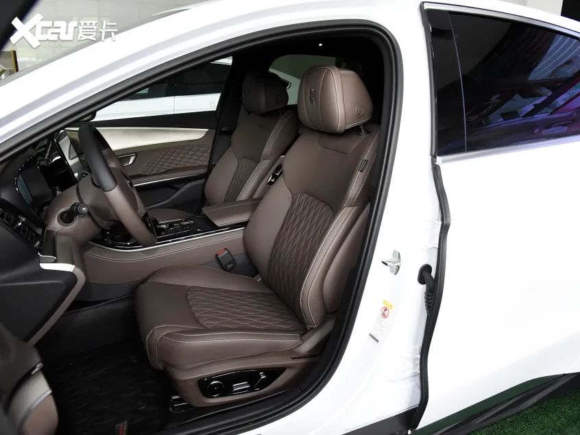 2098万起售比亚迪汉ev冠军版到店