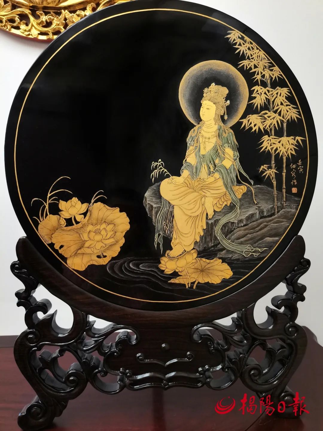 金漆画《观音》.杨细容 作