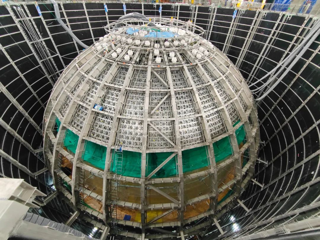 图为江门中微子实验装置的中心探测器.科技日报实习记者 李诏宇 摄