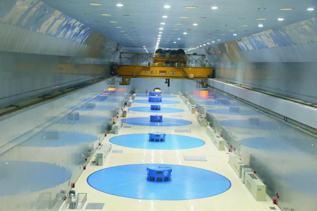 三峡· 历史上的今天丨三峡地下电站首台机组投产发电(5月22日-5月28