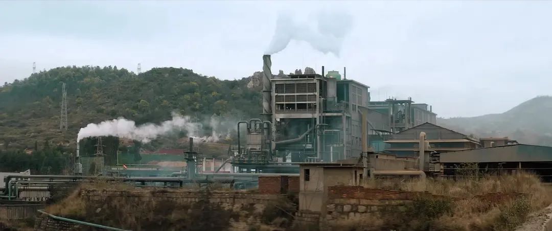 钢铁厂。（图/《漫长的季节》剧照）