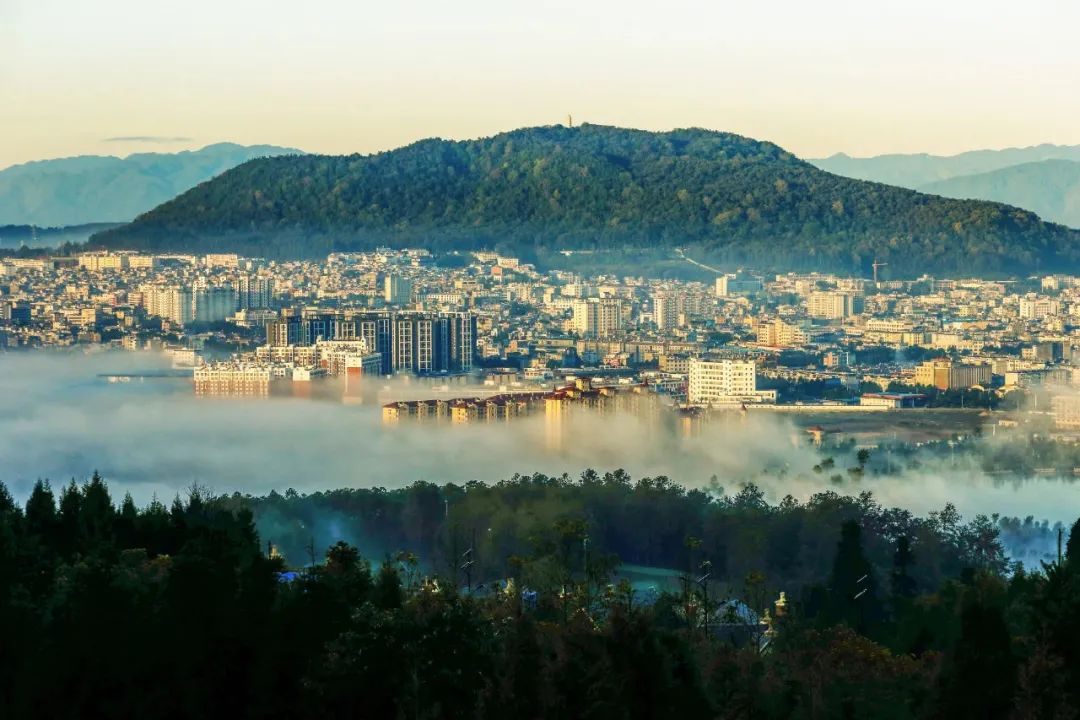 腾冲市 何新闻 摄