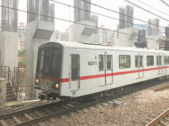 1993年的1号线列车 王亦舟 摄 新民制图 董春洁