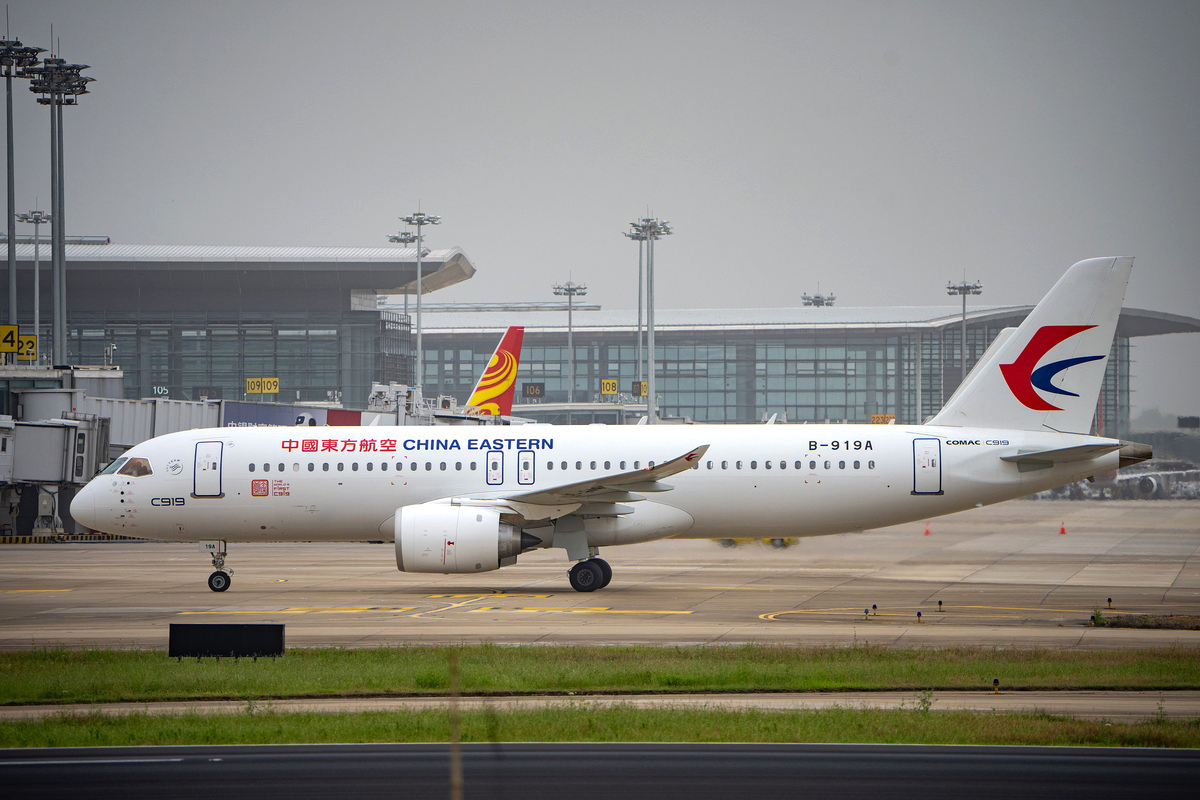 2023年5月22日,南京,东航首架c919客机首次飞抵禄口国际机场.