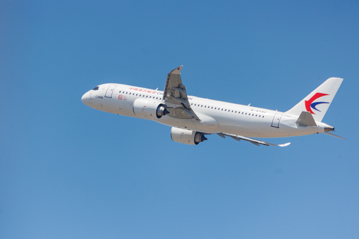 5月28日上午,c919客机在上海虹桥国际机场起飞.陈奕扬/ip shanghai 图