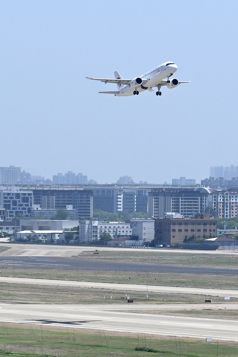 2023年5月28日10时45分,国产大飞机c919从上海虹桥机场起飞,开启商业