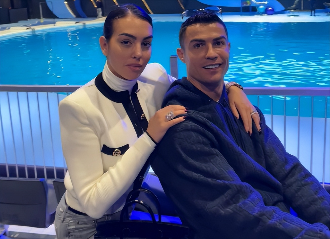 梅西回巴萨快获官宣,曝c罗重返欧洲,租借英超土豪__财经头条