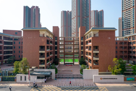 体育东教育集团均和小学珠江花城的"人文烙印"不仅在高质量教育配套上