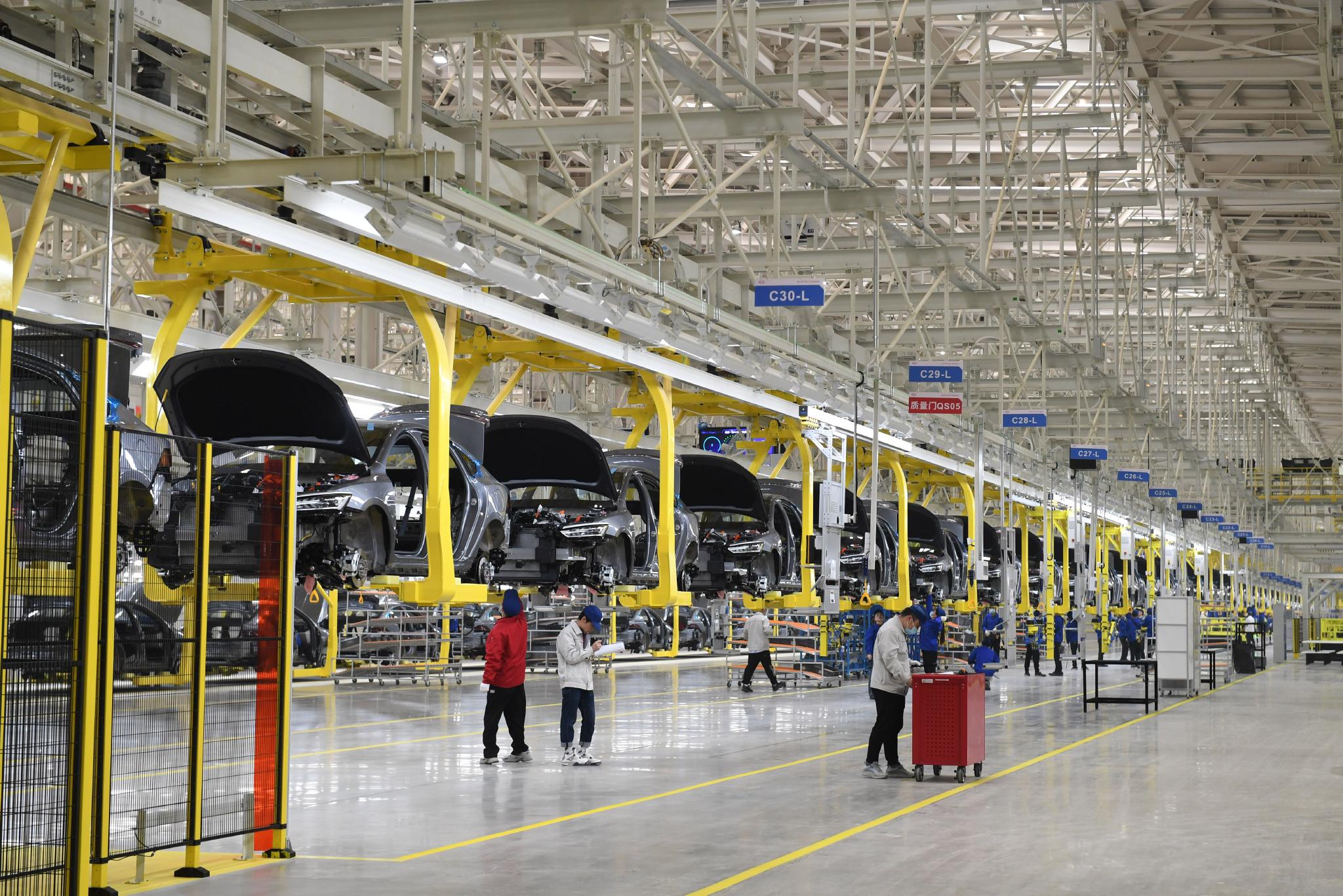 位于安徽省长丰县下塘镇的比亚迪合肥基地总装生产线.采访对象供图
