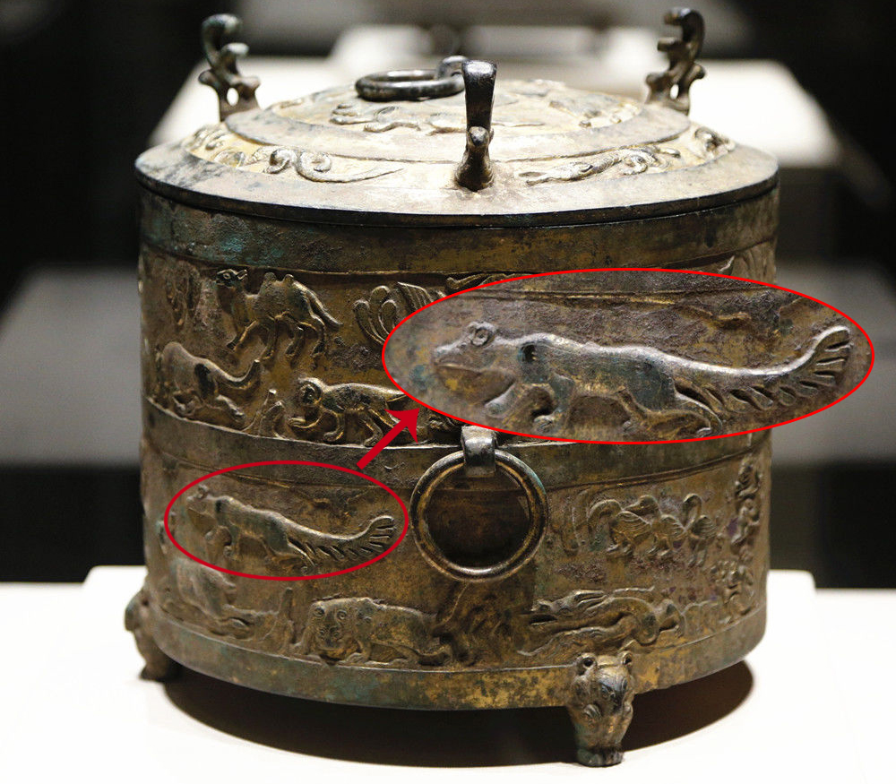 图4:【西汉】鎏金胡傅铜温酒樽上的九尾狐形象,山西博物院藏