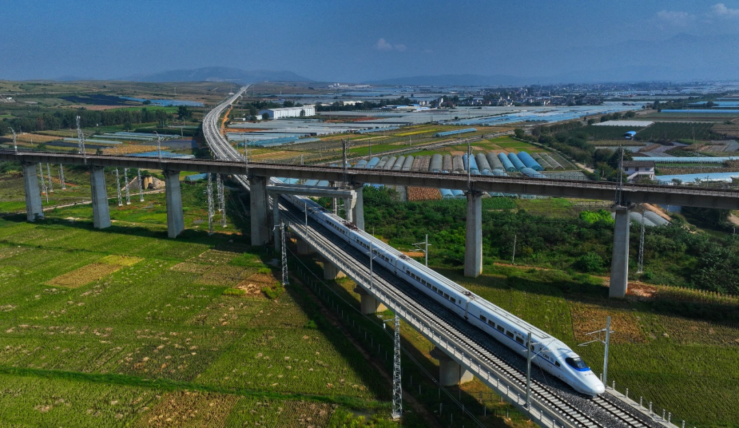 奔驰的弥蒙高铁