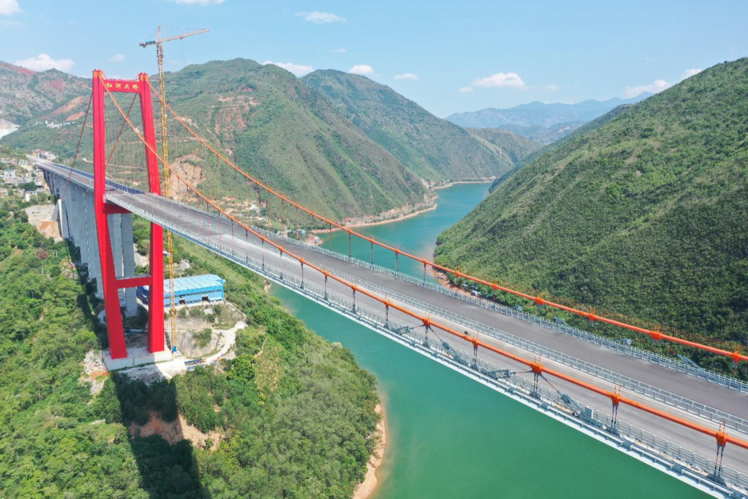 红河大桥航拍 胡志庆 摄