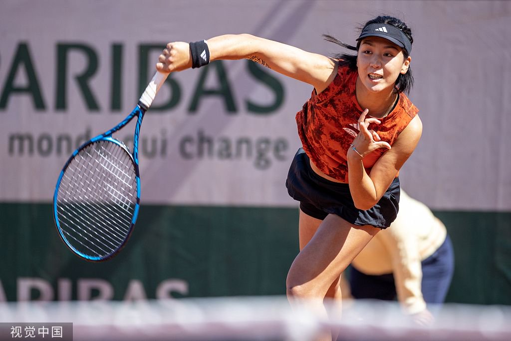 在女单首轮较量中,中国金花王欣瑜直落两盘击败赛会31号种子鲍兹科娃