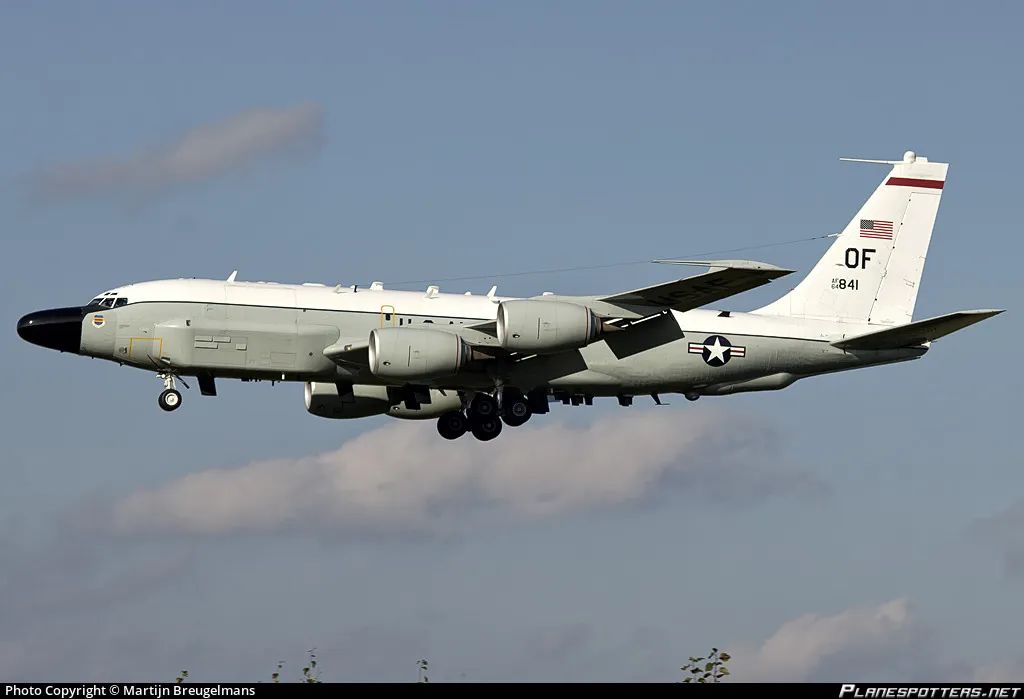 国外网站发布的rc-135v侦察机照片