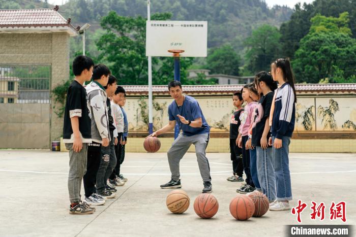 铁警跨界支教让山区留守儿童学会自我保护