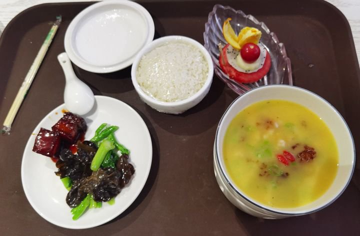 图为山西某饭店为女士提供的小份菜,分量恰好,营养丰富.