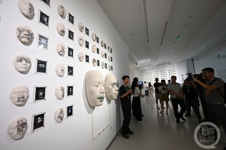 被“彩虹之国”环抱的两个小王国...