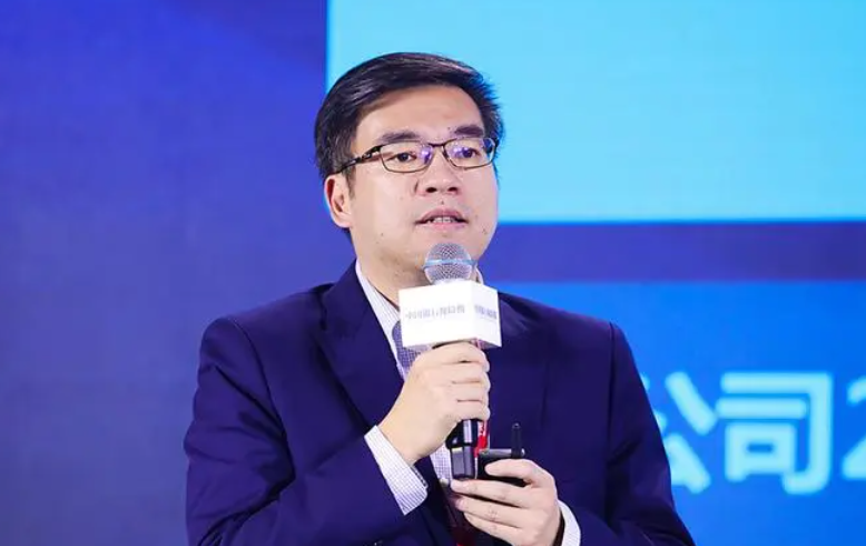 离开中国人寿后,黄志伟曾出任柏霖金融控股公司副总裁,资产管理公司