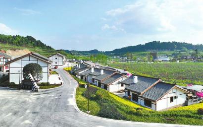 遂宁市大英县卓筒井镇为干屏村"桃源新村"民居.