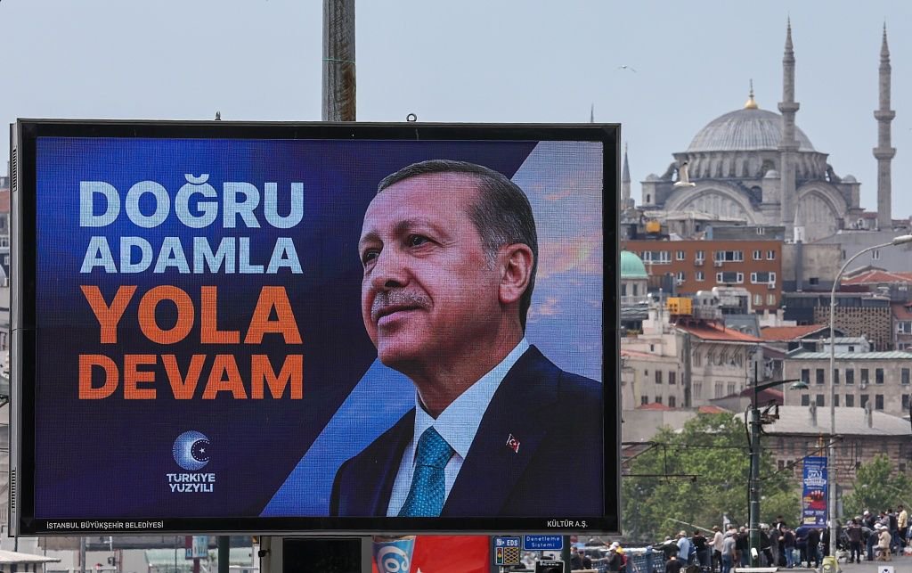 当地时间2023年5月27日，土耳其伊斯坦布尔，总统埃尔多安的竞选广告牌矗立在街道上。
