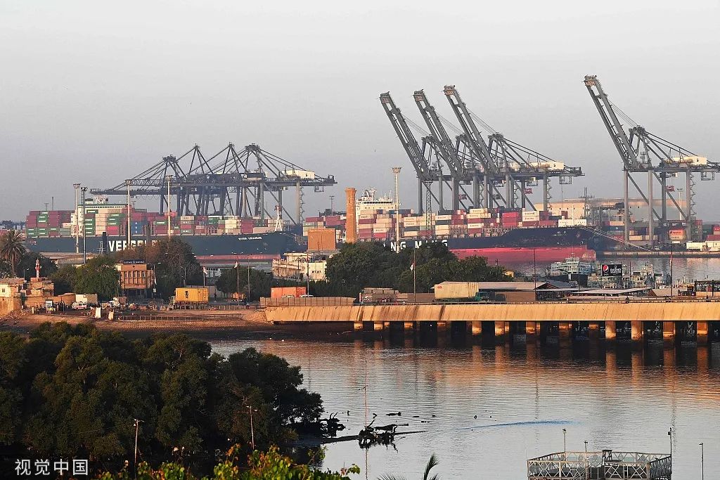 汗31日对《环球时报》记者介绍,货柜车从巴基斯坦南部的卡拉奇港出发