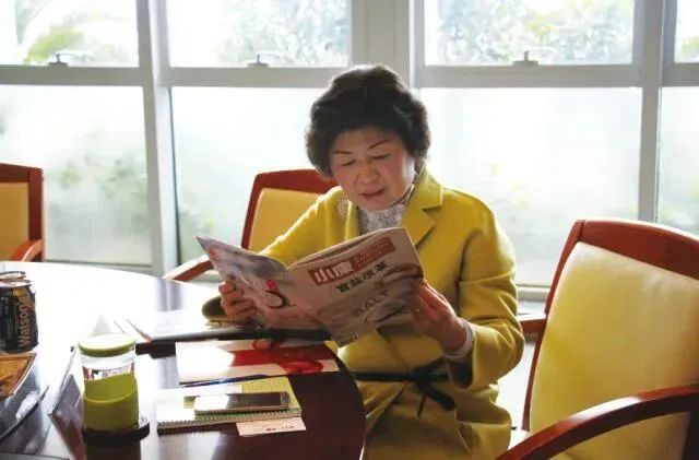 “废纸女王”张茵和她背后的男人们|玖龙纸业|张茵|造纸