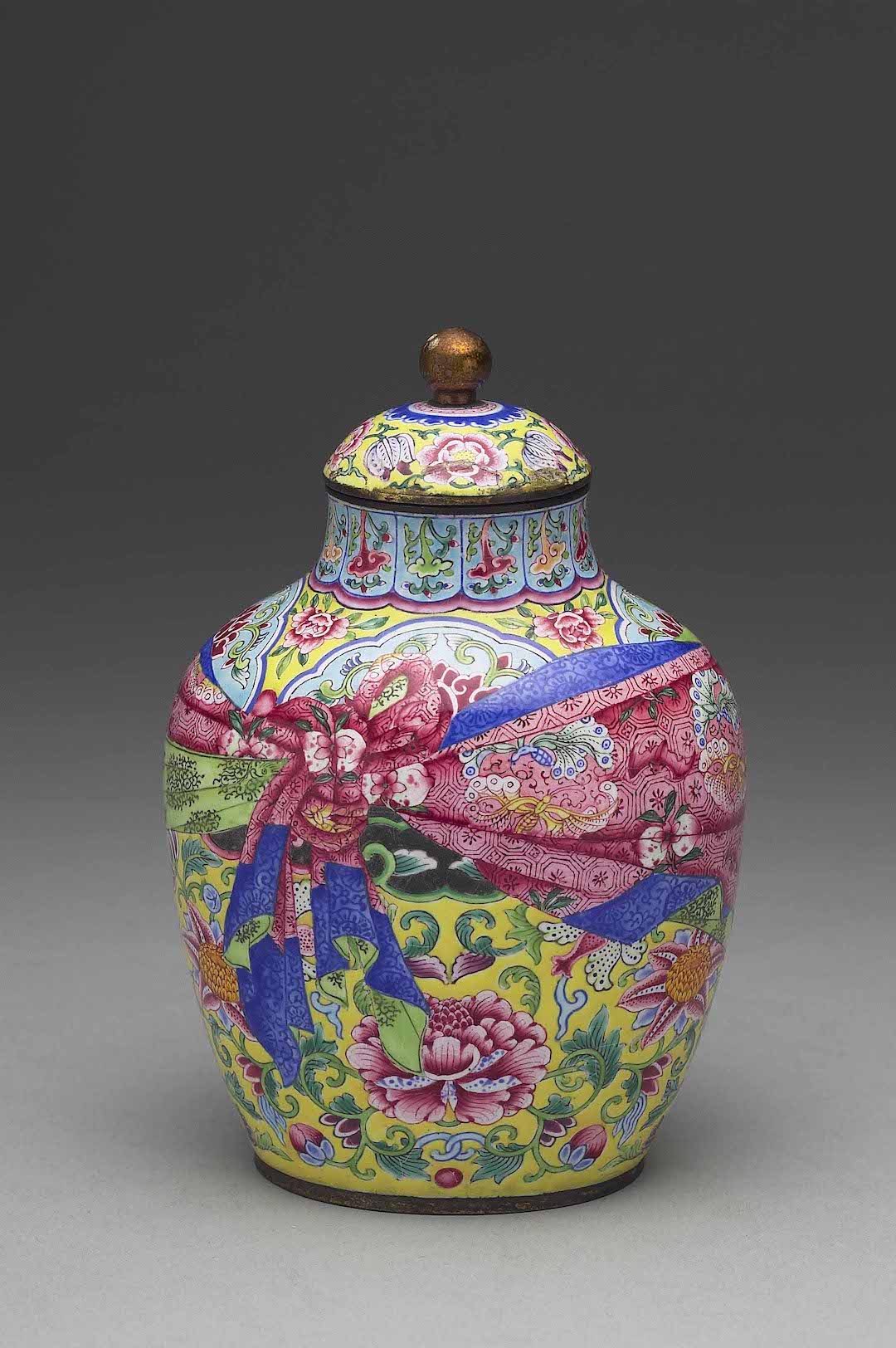 清 乾隆 铜胎画珐琅包袱纹盖罐