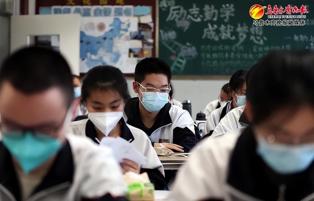 第70中学高三学生正在上课.资料图片