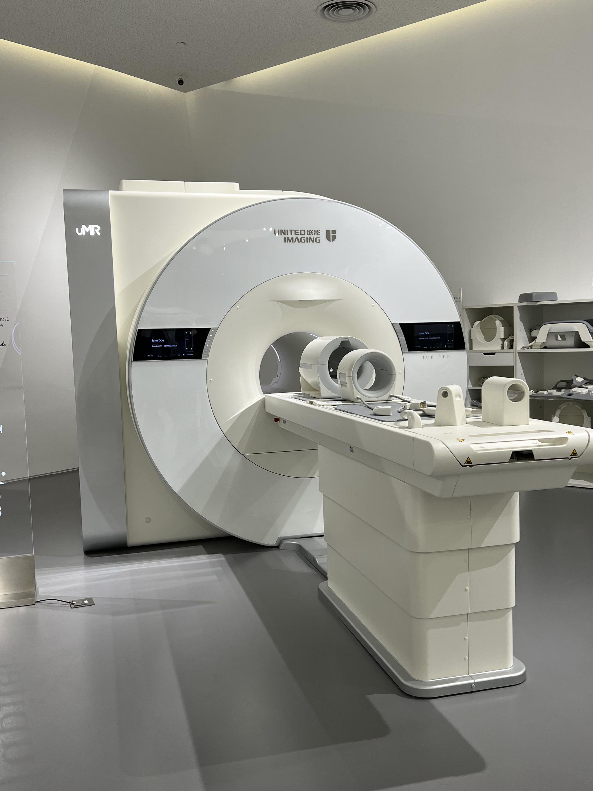 全球首台联影5.0t人体全身医学磁共振成像系统.国创中心供图