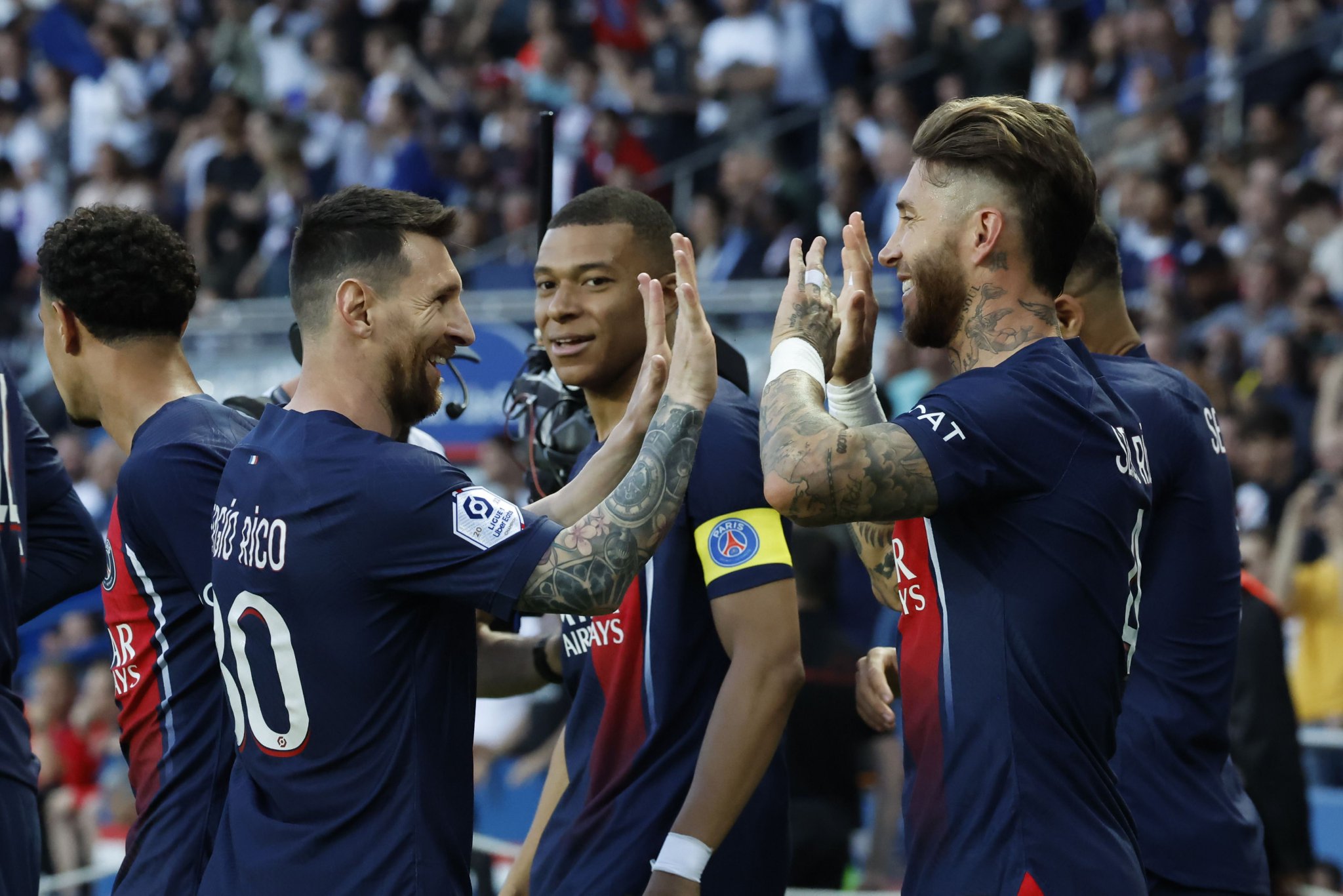 足球——法甲:巴黎圣日耳曼夺冠