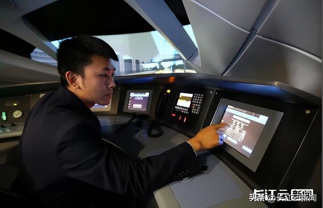 当高铁司机一点都不难?实测来了__财经头条