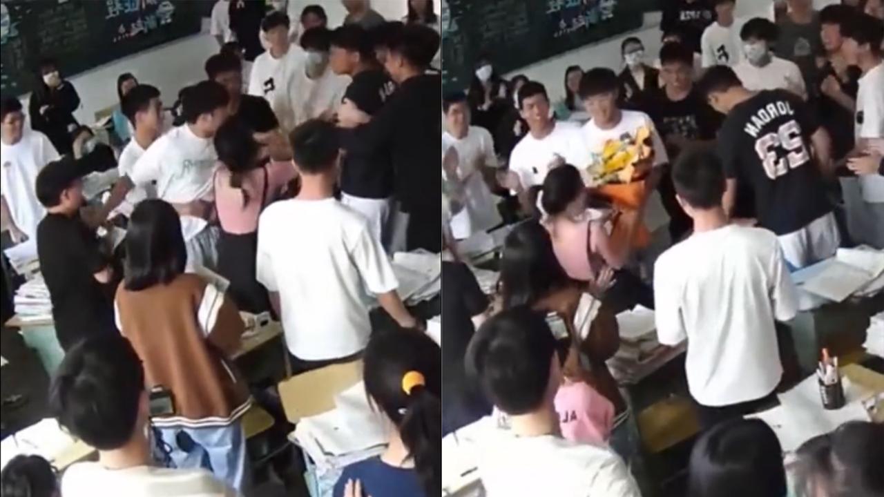 男同学假装打架引老师来劝架,演技逼真,老师惊吓后惊喜~_新浪新闻