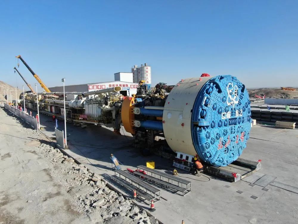 硬岩螺旋隧道掘进机"北山1号"(受访单位供图)