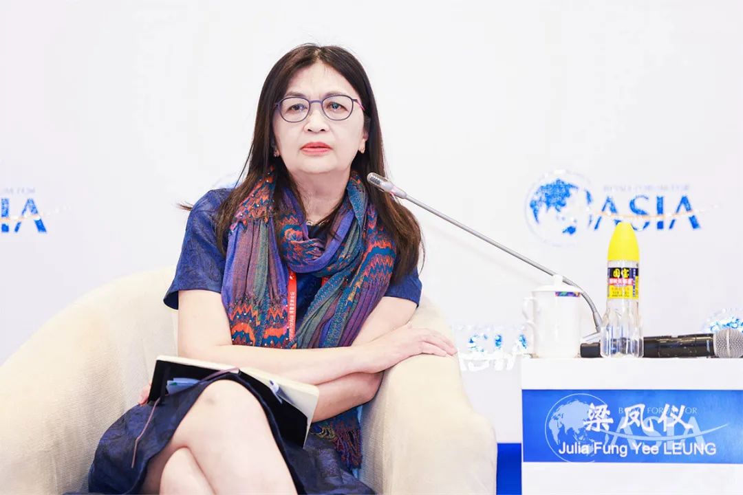 图:香港证监会行政总裁梁凤仪