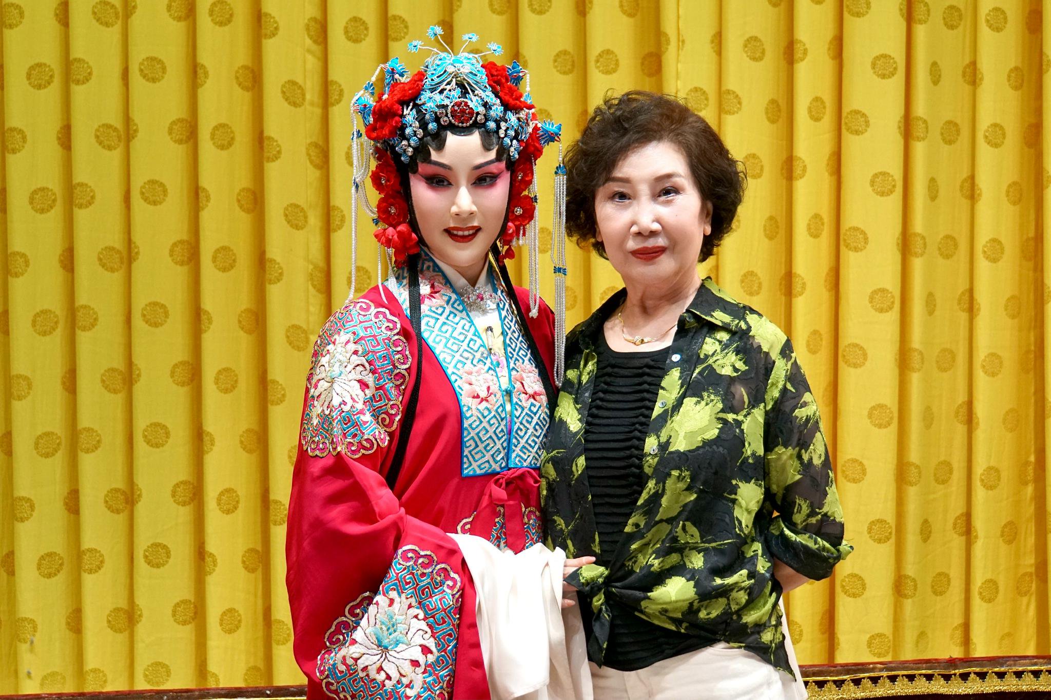 浅夏荷露角美韵扬秋声记北京京剧院青年团优秀张派青衣侯美美益求美