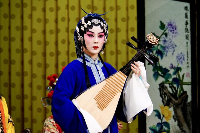 侯美饰秦香莲(张惠雯摄)