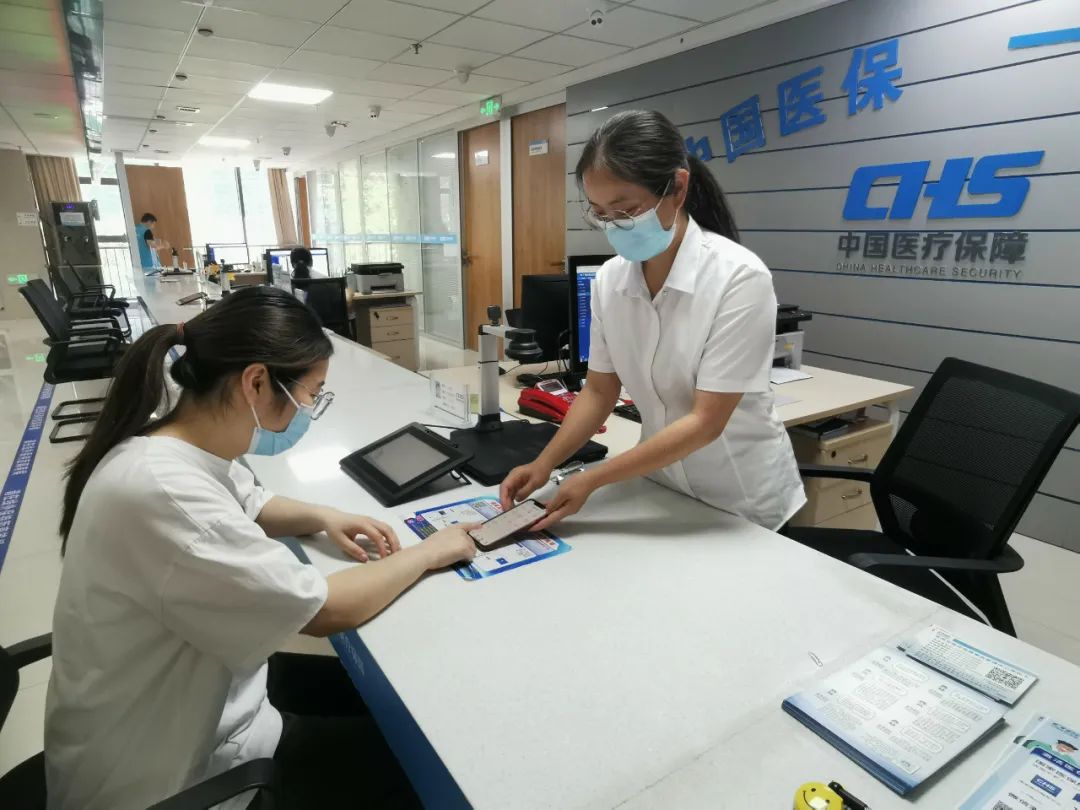 四川：職工醫(yī)保個(gè)人賬戶可跨地區(qū)幫近親屬繳納居民醫(yī)保費(fèi)