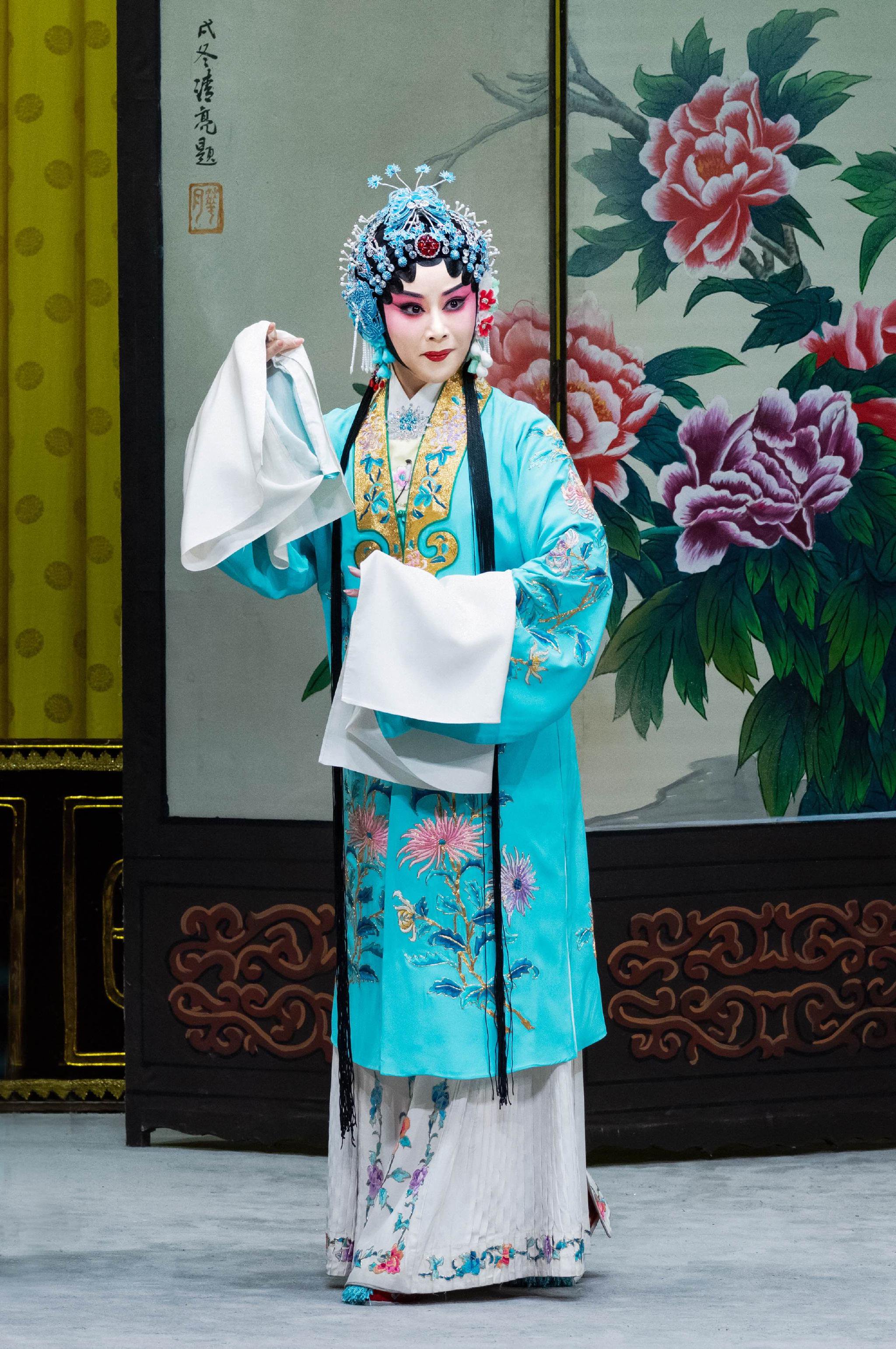 浅夏荷露角美韵扬秋声记北京京剧院青年团优秀张派青衣侯美美益求美