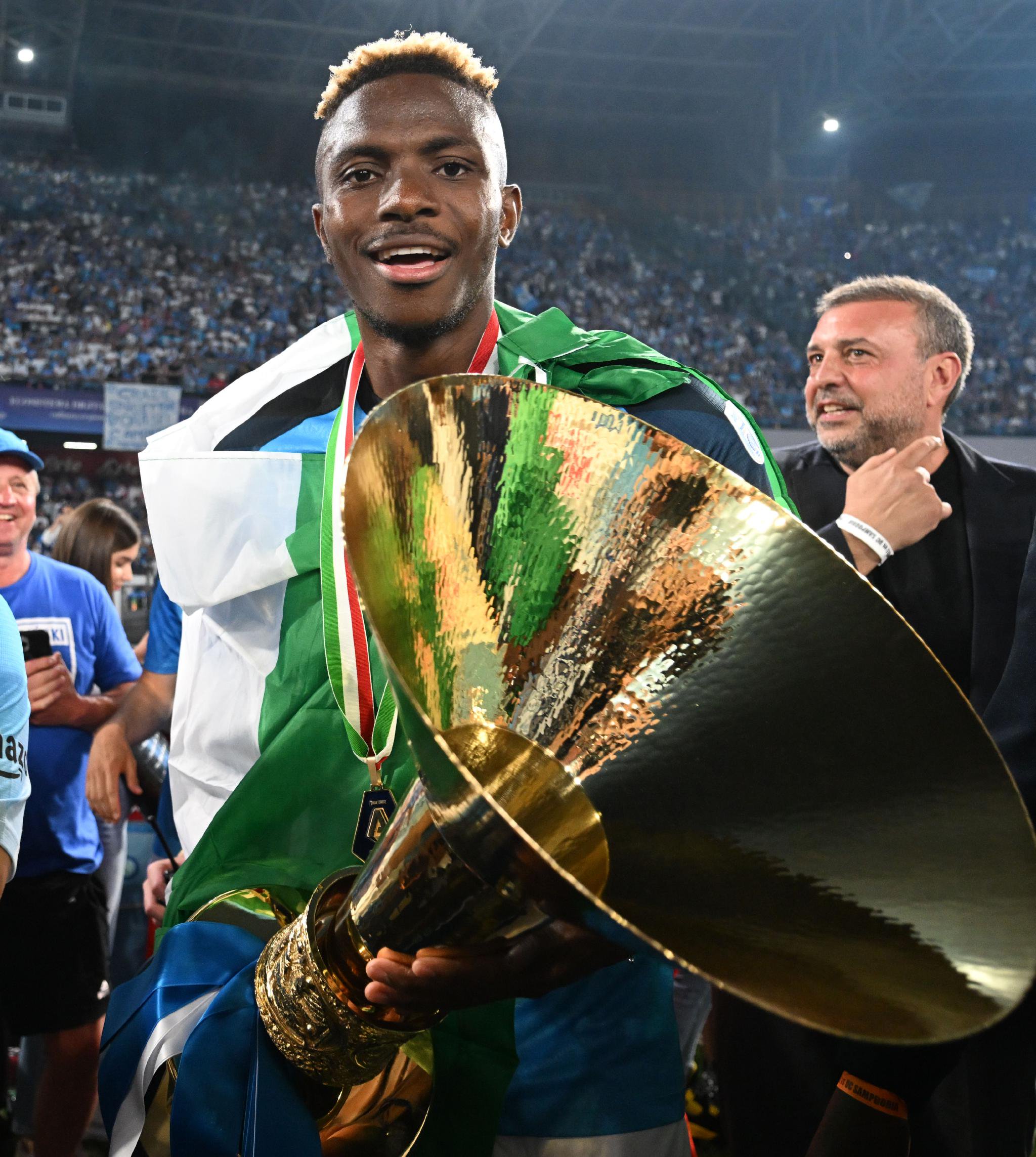 意甲| 那不勒斯完胜桑普正式捧杯 奥斯梅恩获得金靴__财经头条