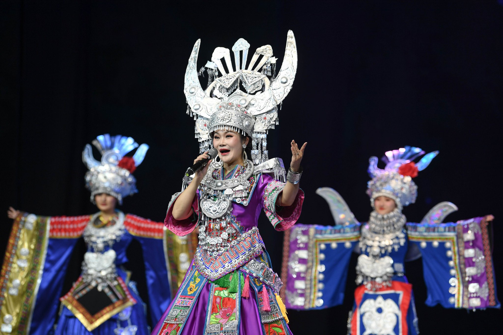 贵州大型民族歌舞多彩贵州风成功演出5000场