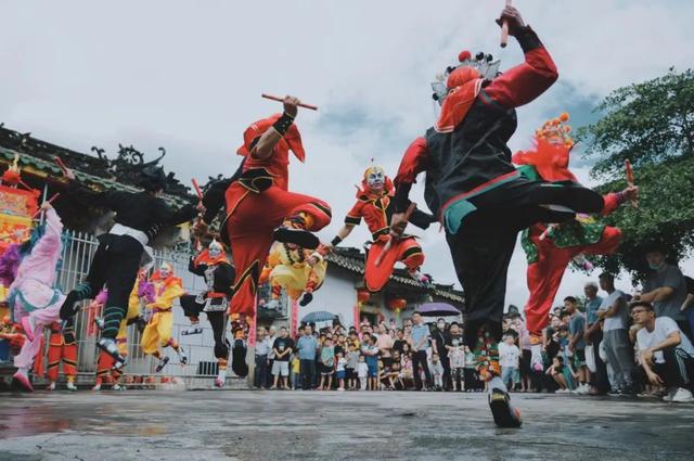 普宁南山英歌队正在表演.受访者供图