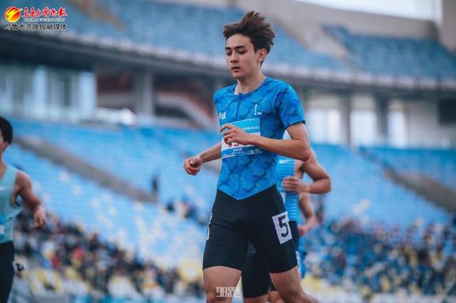 艾力西尔·吾买尔在比赛场上参加比赛.受访者供图