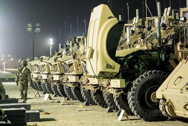 存放在科威特的美军车辆。 图片来源 美国陆军