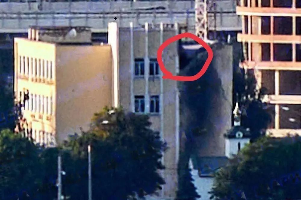 ↑乌国防部情报总局大楼遭遇导弹袭击