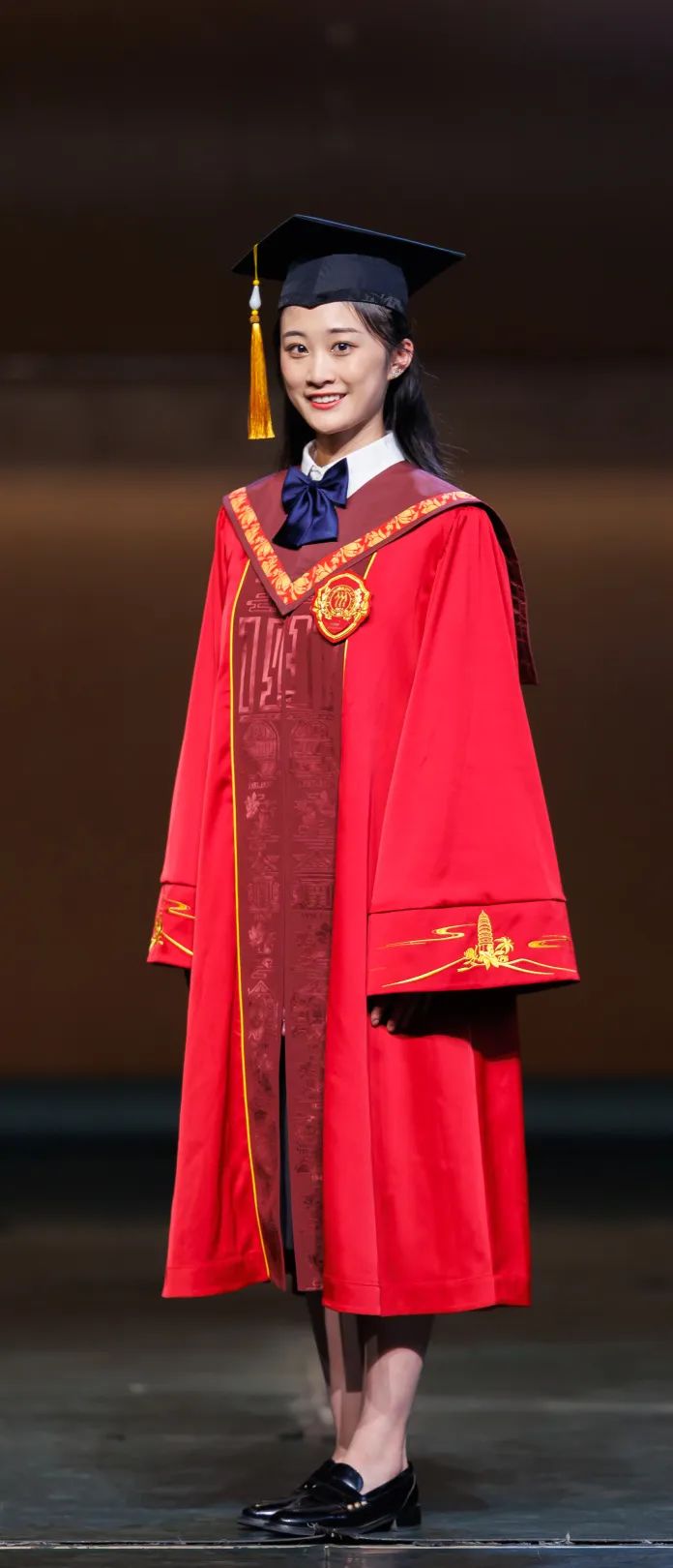 中国人民大学新版学位服官宣!|学位服_新浪财经_新浪网