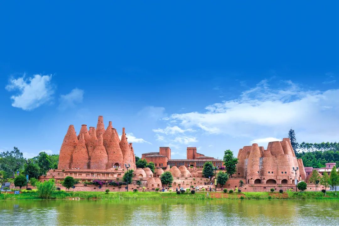 东风韵景区供图东风韵景区是云南建投集团打造的重点文旅康养示范项目