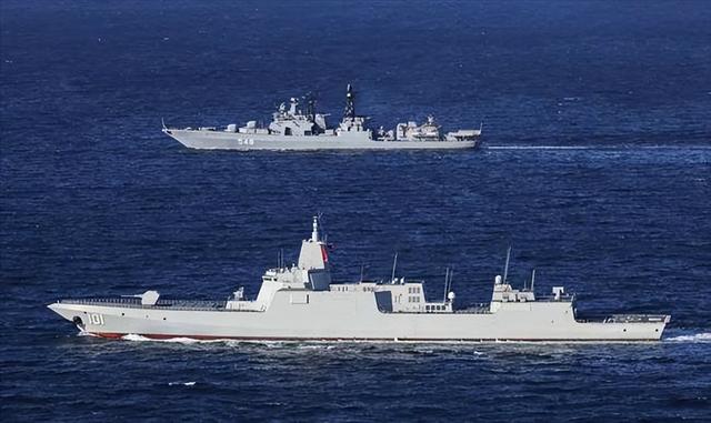 网红打卡地055大驱鞍山舰巡逻日本海下次该轮到无锡舰了吧